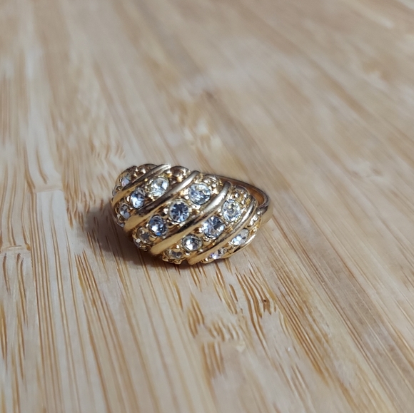 Avon Vintage Gold Plated/Cubic Zirconia Cocktail Ring Size '8-8&1/2' - Picture 5 of 8